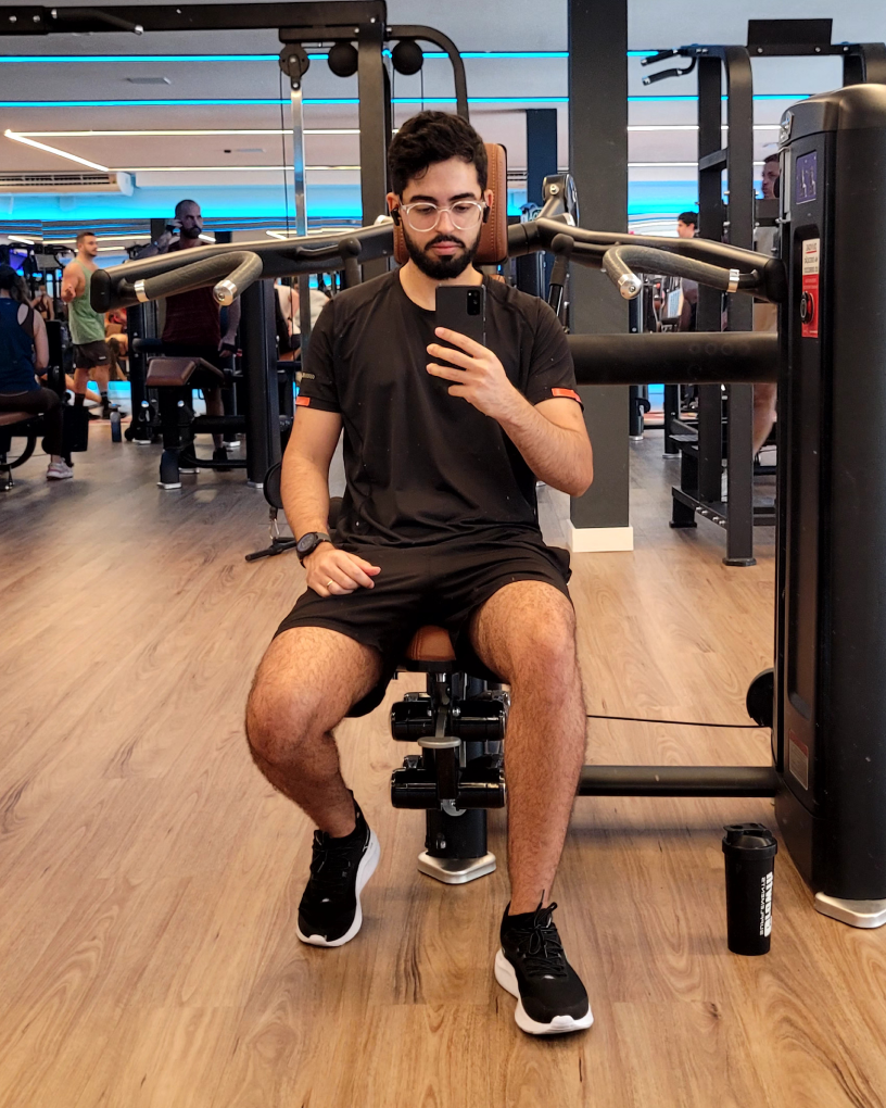 Matheus training at the gym